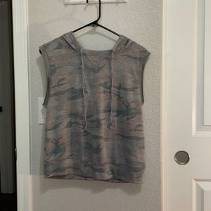 Camo Pink and Grey Sleeveless Sweatshirt Pullover. Women’s size Small